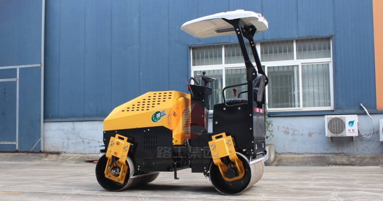 小型壓路機(jī)路面施工打滑怎么辦？
