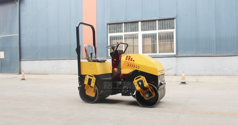 小型壓路機的詳細操作規(guī)程、技巧